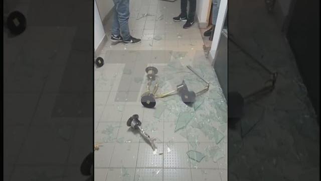 Extrema violencia i las instalaciones de artear fueron atacadas por simpatizantes kirchneristas Extrema violencia i las instalaciones de artear fueron atacadas por simpatizantes kirchneristas