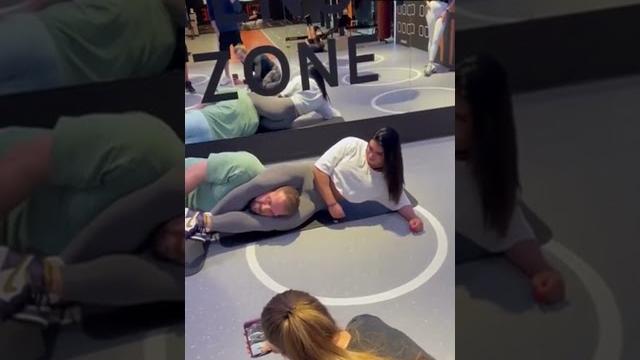 Gym headscissor challenge - daria shuer Gym headscissor challenge - daria shuer