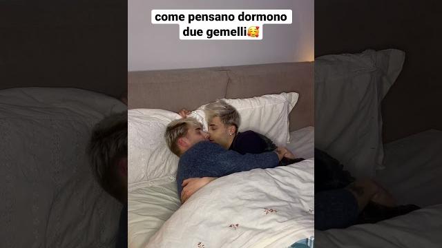 Come dormono 2 gemelli nello stesso letto: Come dormono 2 gemelli nello stesso letto: