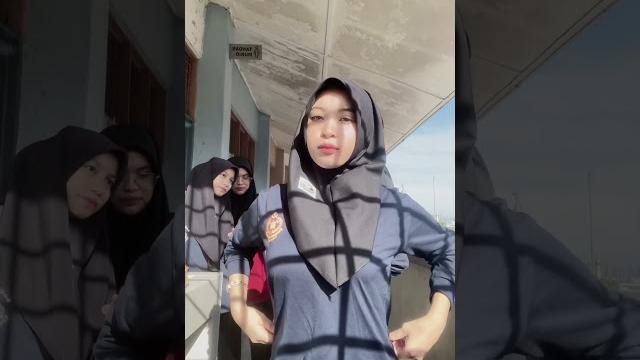 Awek sekolah payung tesla ️ #awek #gadis Awek sekolah payung tesla ️ #awek #gadis