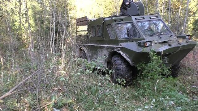 Новый брдм доминатор в лесу Новый брдм доминатор в лесу