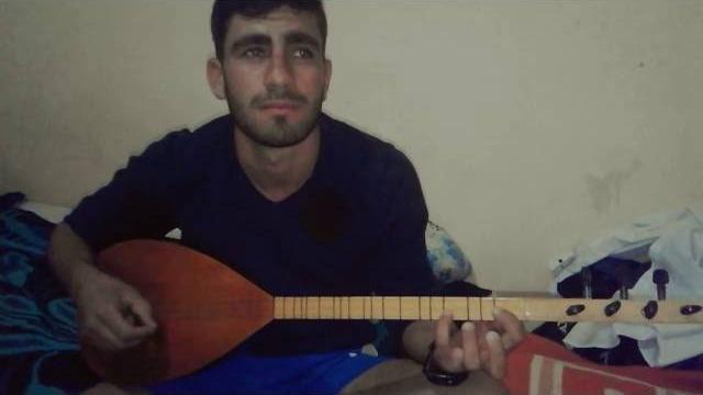 Acemi ergen bağlama çalarsa Acemi ergen bağlama çalarsa
