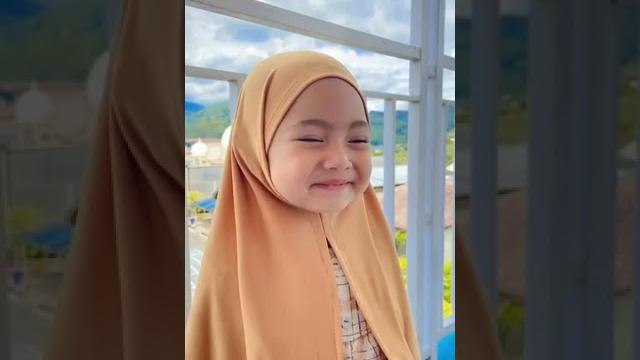 Masyaallah!! bocil solehah dipakein jilbab Masyaallah!! bocil solehah dipakein jilbab