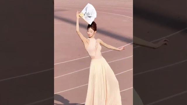 想要什么样的女朋友?我给你变#舞蹈生 #古典舞 #相思瑶 #一字马 #扇子变装 想要什么样的女朋友?我给你变#舞蹈生 #古典舞 #相思瑶 #一字马 #扇子变装