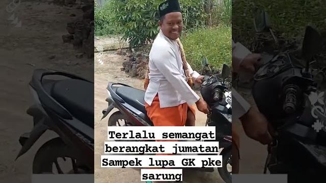 Terlalu semangat hendak jumatan, pria ini sampai lupa ganti handuk dengan sarung saat ke masjid Terlalu semangat hendak jumatan, pria ini sampai lupa ganti handuk dengan sarung saat ke masjid