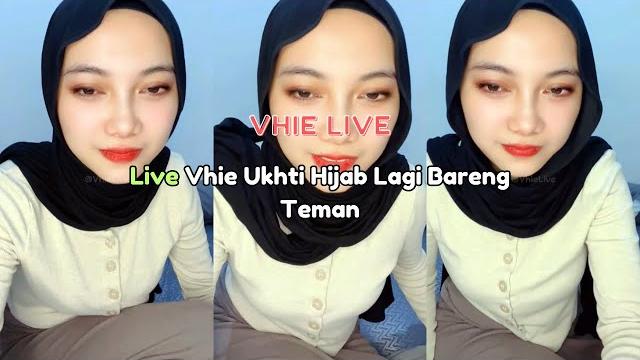 Live cantik vhie hijab sedang bersama teman Live cantik vhie hijab sedang bersama teman