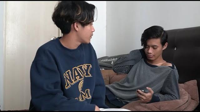 Housemate aku gay ! Housemate aku gay !
