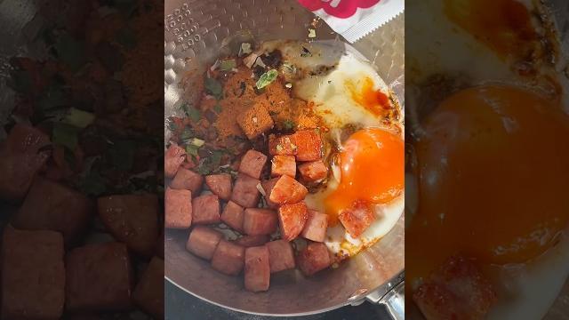 Chili oil fried egg instant noodles Chili oil fried egg instant noodles