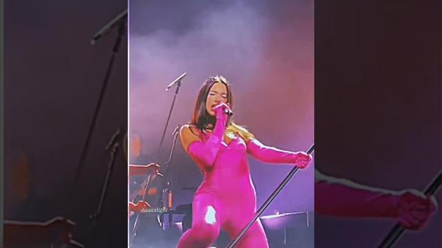 I wanna be that mic stand #dualipa I wanna be that mic stand #dualipa