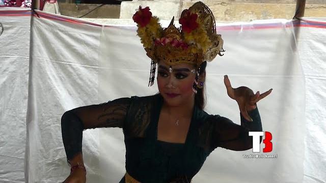 Hujan gerimis di bedugul Hujan gerimis di bedugul