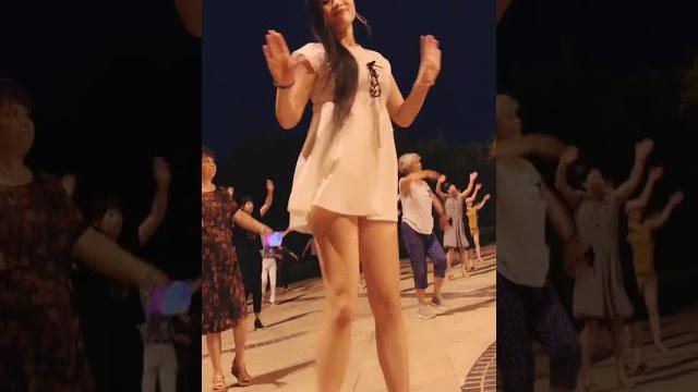 性感广场舞小美:必火的小姐姐 性感广场舞小美:必火的小姐姐