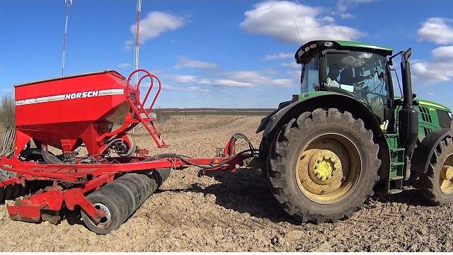 Знакомимся с нашей новой сеялкой. приехал продавец обучать как работать на "horsch pronto 4 dc" Знакомимся с нашей новой сеялкой. приехал продавец обучать как работать на "horsch pronto 4 dc"
