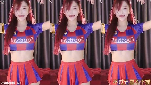 Vivi小小酥足球宝贝半个大屁股都漏出来了 Vivi小小酥足球宝贝半个大屁股都漏出来了