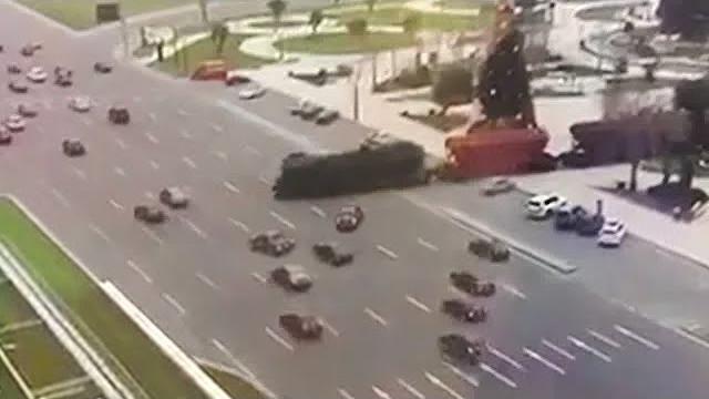 Apparent runaway train crosses motorway with no warning! - explained Apparent runaway train crosses motorway with no warning! - explained