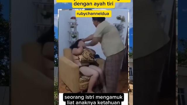 Istri labrak anak karna ketahuan selingkuh dengan ayah tiri #selingkuh #shortvideo #viralvideo Istri labrak anak karna ketahuan selingkuh dengan ayah tiri #selingkuh #shortvideo #viralvideo