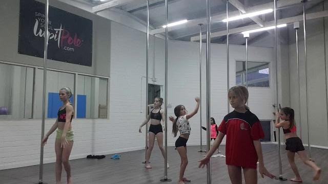 Pole dance kids. vilanova i la geltrú. Pole dance kids. vilanova i la geltrú.