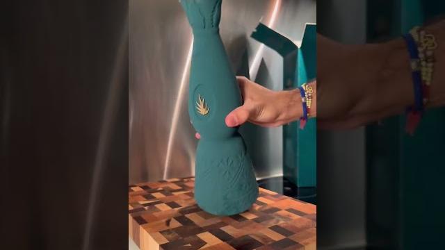 Unboxing this insane clase azul mezcal guerrero Unboxing this insane clase azul mezcal guerrero