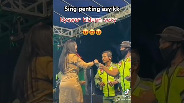 Efek video yang lagi viral di tiktok #shorts #tiktok #tiktokviral #video #shortvideo #biduan Efek video yang lagi viral di tiktok #shorts #tiktok #tiktokviral #video #shortvideo #biduan