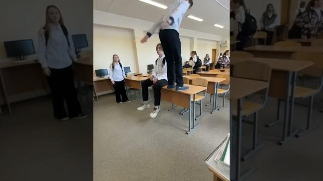 Сальто назад в школе Сальто назад в школе