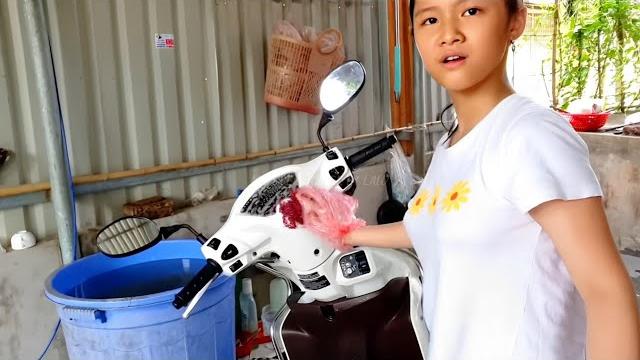 Gia linh washes her motobike #bibabibo Gia linh washes her motobike #bibabibo