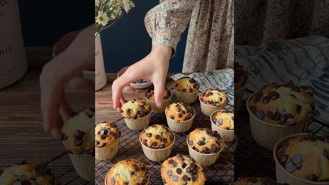 Chocolate chip muffins Chocolate chip muffins