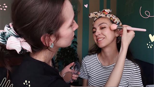 Asmr maquillando a mi hermana | soft spoken Asmr maquillando a mi hermana | soft spoken