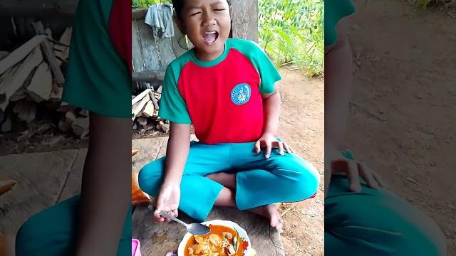 Cara makan seblak biar kenyang‼️ Cara makan seblak biar kenyang‼️