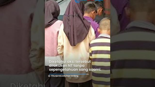 Bermodus rental ps, istri di jambi paksa 11 anak tonton video dewasa: tanpa sepengetahuan suami Bermodus rental ps, istri di jambi paksa 11 anak tonton video dewasa: tanpa sepengetahuan suami