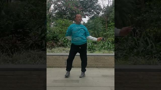 广场舞《小芳》,经典老歌,简单易学 广场舞《小芳》,经典老歌,简单易学