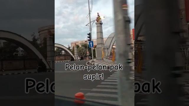 Surabaya #surabaya #pelanpelansaja #pelanpelanpaksopir #jembatan #shorts #viral #vídeoviral Surabaya #surabaya #pelanpelansaja #pelanpelanpaksopir #jembatan #shorts #viral #vídeoviral