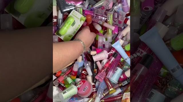 This lucky scoop was super lucky! #shorts #lipgloss #cosmetics #beauty #makeup #luckyscoop This lucky scoop was super lucky! #shorts #lipgloss #cosmetics #beauty #makeup #luckyscoop