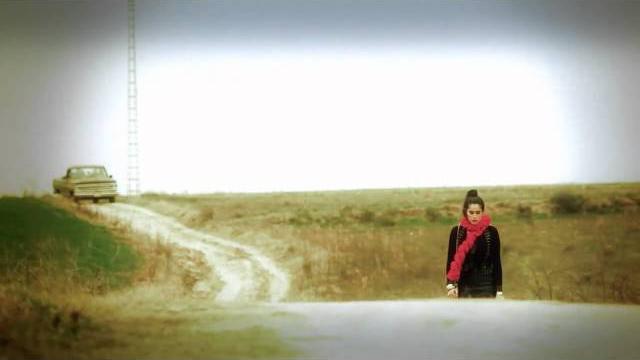 Melendi - canción de amor caducada (videoclip oficial) Melendi - canción de amor caducada (videoclip oficial)