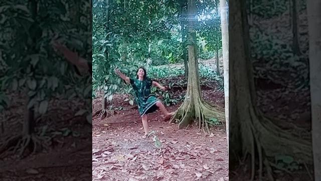 Emak-emak juga bisa joget pake daster Emak-emak juga bisa joget pake daster