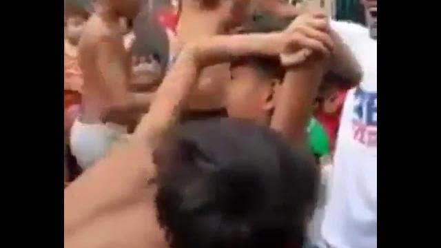 Lucu= lomba jilat coklat di ketek Lucu= lomba jilat coklat di ketek
