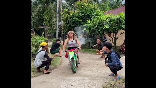 Keseruan!! saat suting mak beti cek pull..di yt mak beti Keseruan!! saat suting mak beti cek pull..di yt mak beti
