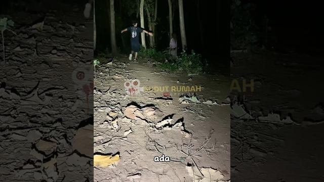Nekat meluk kunti ini yg terjadi #viral #shorts #jin #ghost #penampakan #kuntilanak #hororkomedi Nekat meluk kunti ini yg terjadi #viral #shorts #jin #ghost #penampakan #kuntilanak #hororkomedi