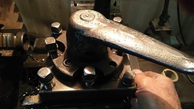 Приспособление для пробивки шпоночного паза Приспособление для пробивки шпоночного паза