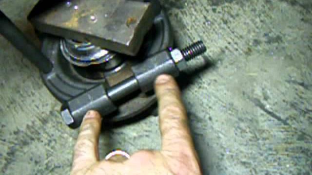 Changing toyota yaris front wheel bearing part 3 of 6_removing the inner race off of the flange Changing toyota yaris front wheel bearing part 3 of 6_removing the inner race off of the flange