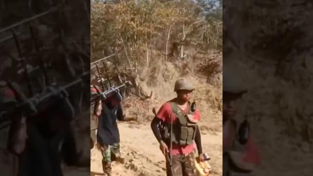 ဆင်လူးကျေးရွာမှာ တပ်စွဲထားတဲ့စစ်ကောင်စီတပ်ကို တော်လှန်ရေးတပ်တွေကဒရုန်းတွေနဲ့ တိုက်ခိုက် ဆင်လူးကျေးရွာမှာ တပ်စွဲထားတဲ့စစ်ကောင်စီတပ်ကို တော်လှန်ရေးတပ်တွေကဒရုန်းတွေနဲ့ တိုက်ခိုက်