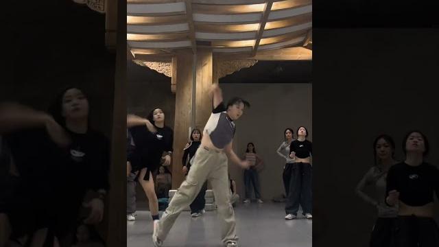 Chinese girl 小羊崽爱跳舞 Chinese girl 小羊崽爱跳舞