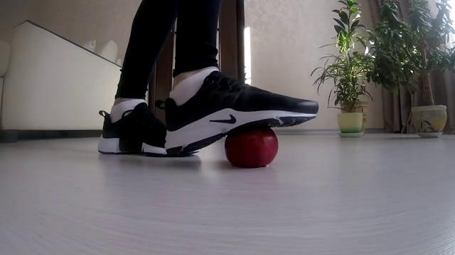 Nike crush apple (helga li) Nike crush apple (helga li)