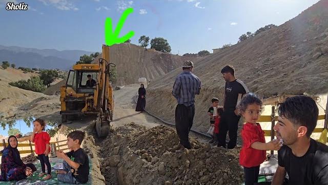 Nomadic life a day with the sholiz family | moving the drinking water pipe to the farm together Nomadic life a day with the sholiz family | moving the drinking water pipe to the farm together