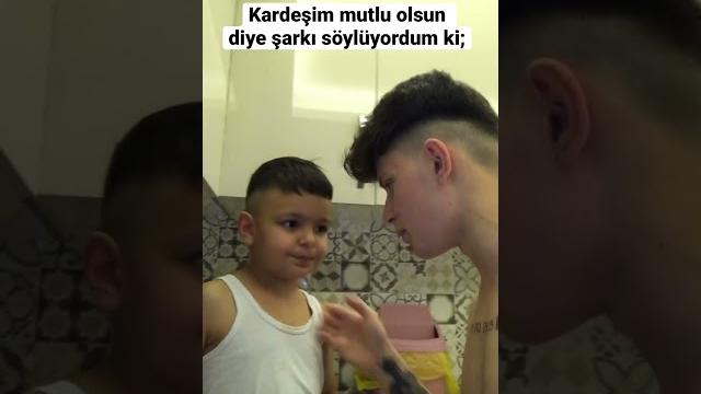 Kardeşi̇me şarki söylüyorum️ #keşfet #shorts Kardeşi̇me şarki söylüyorum️ #keşfet #shorts