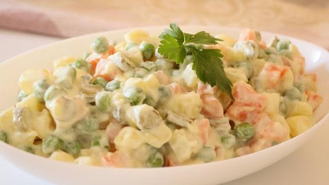 السلطة الروسية سلطة غنية ومشبعة وكتير طيبة russian salad السلطة الروسية سلطة غنية ومشبعة وكتير طيبة russian salad