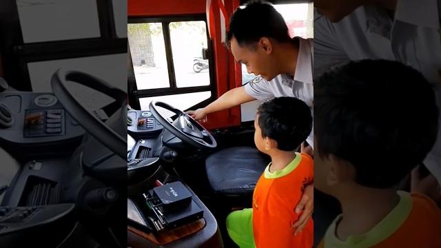 Viral‼️ bocil nyalain telolet sendiri || thx 13 jt view #basuri #telolet #teloletbasuri #teloletbus Viral‼️ bocil nyalain telolet sendiri || thx 13 jt view #basuri #telolet #teloletbasuri #teloletbus