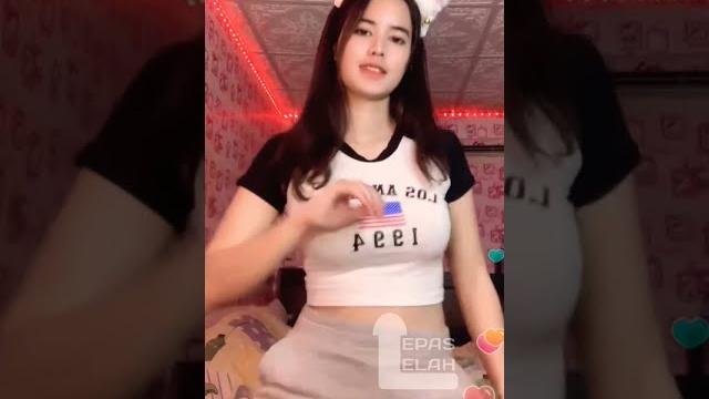 Goyang jepit t*t*k #shorts #hot #sexy Goyang jepit t*t*k #shorts #hot #sexy