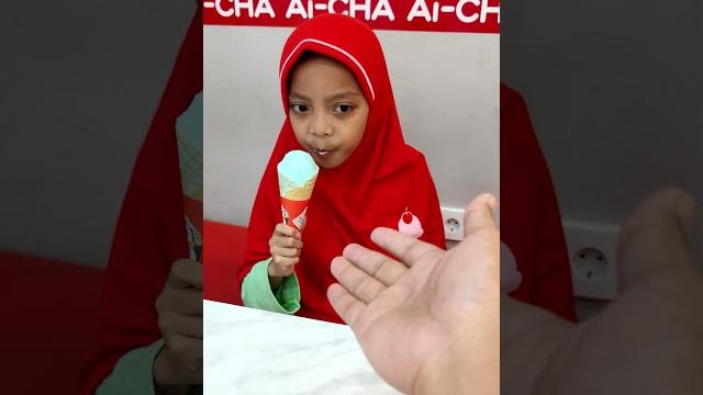 Berbagi es krim syila syirah #shorts Berbagi es krim syila syirah #shorts