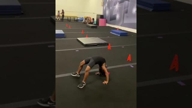 Backbend kickover#shorts Backbend kickover#shorts