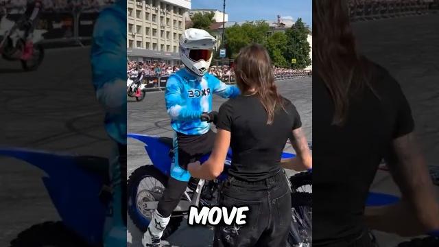 Biker nailed her sassy move! ️ (@stuntgirl.dasha) Biker nailed her sassy move! ️ (@stuntgirl.dasha)