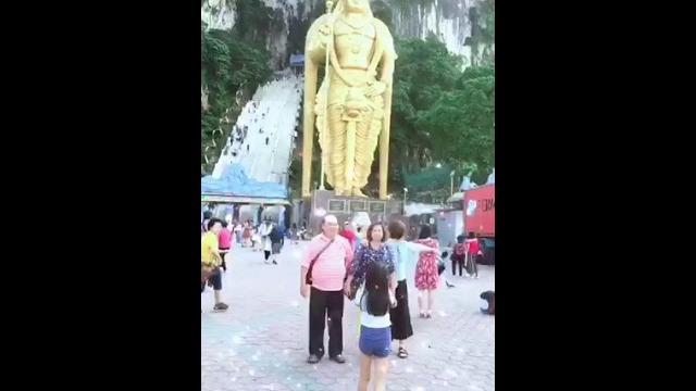 恶魔三少-黑风洞batu caves走一回 恶魔三少-黑风洞batu caves走一回